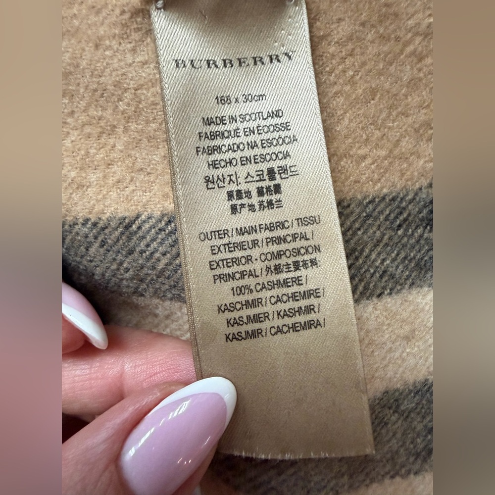 Burberry AUTHENTIC Beige and Black Checkered cashmere Scarf⭐️ - Picture 9 of 16